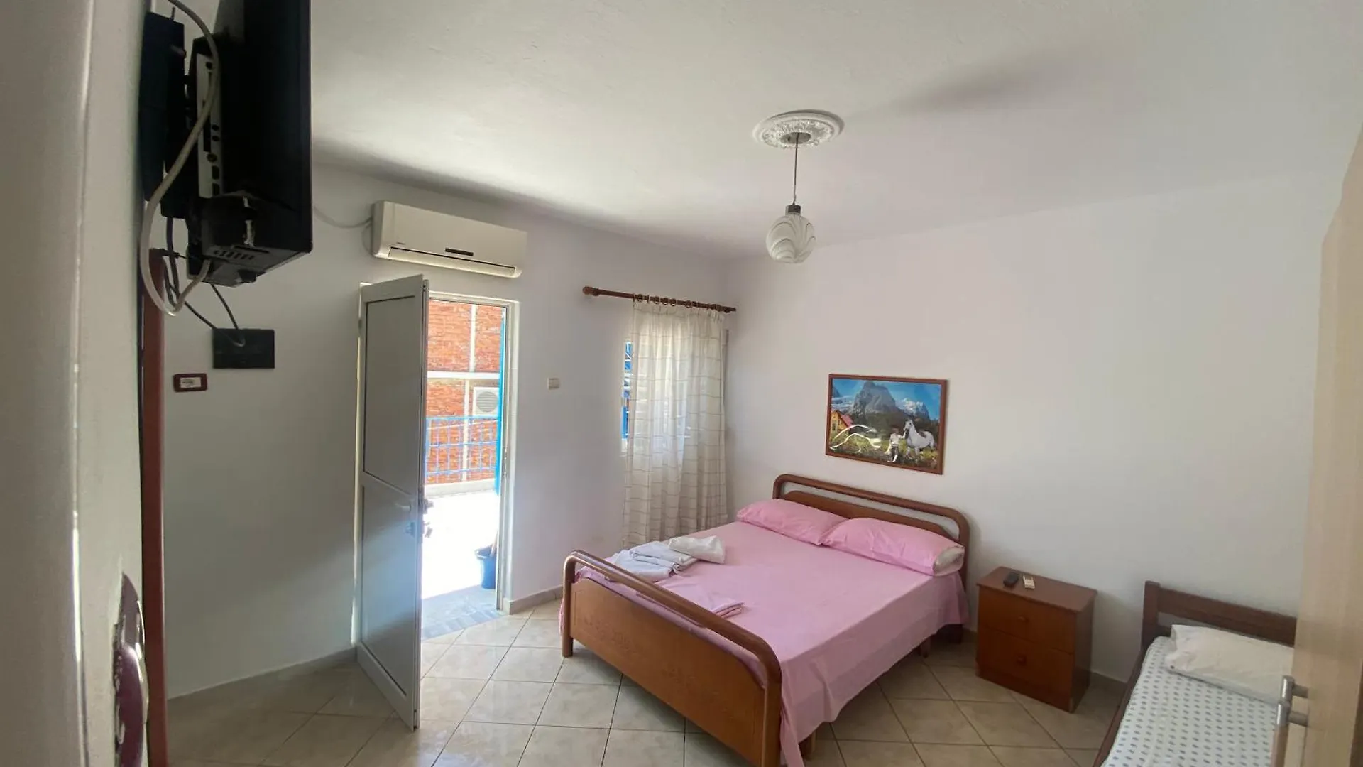 Llambro Rooms Dhërmi Hostal